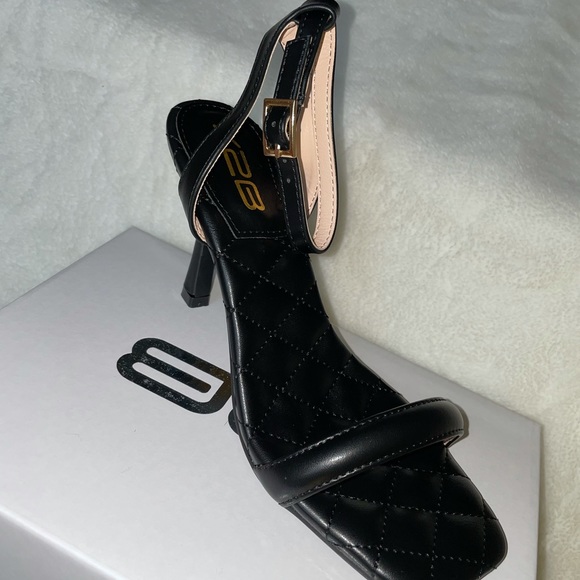 Women's Square Toe Ankle Strap Dress Shoes - Picture 7 of 9